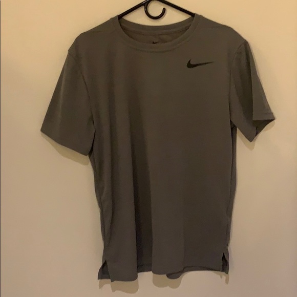 Nike Dri Fit T-Shirt - Picture 3 of 5